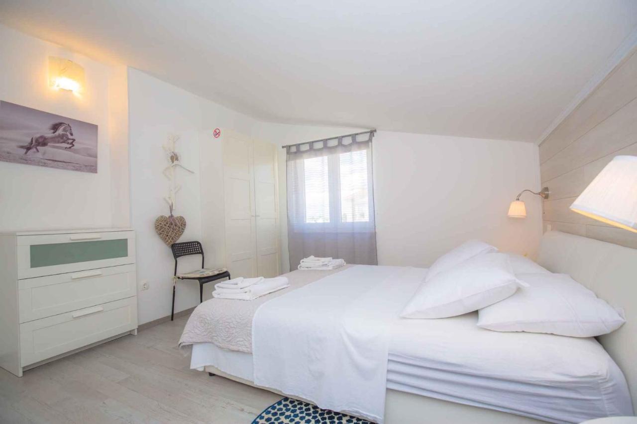 Apartments In Rogoznica 36019 Luaran gambar