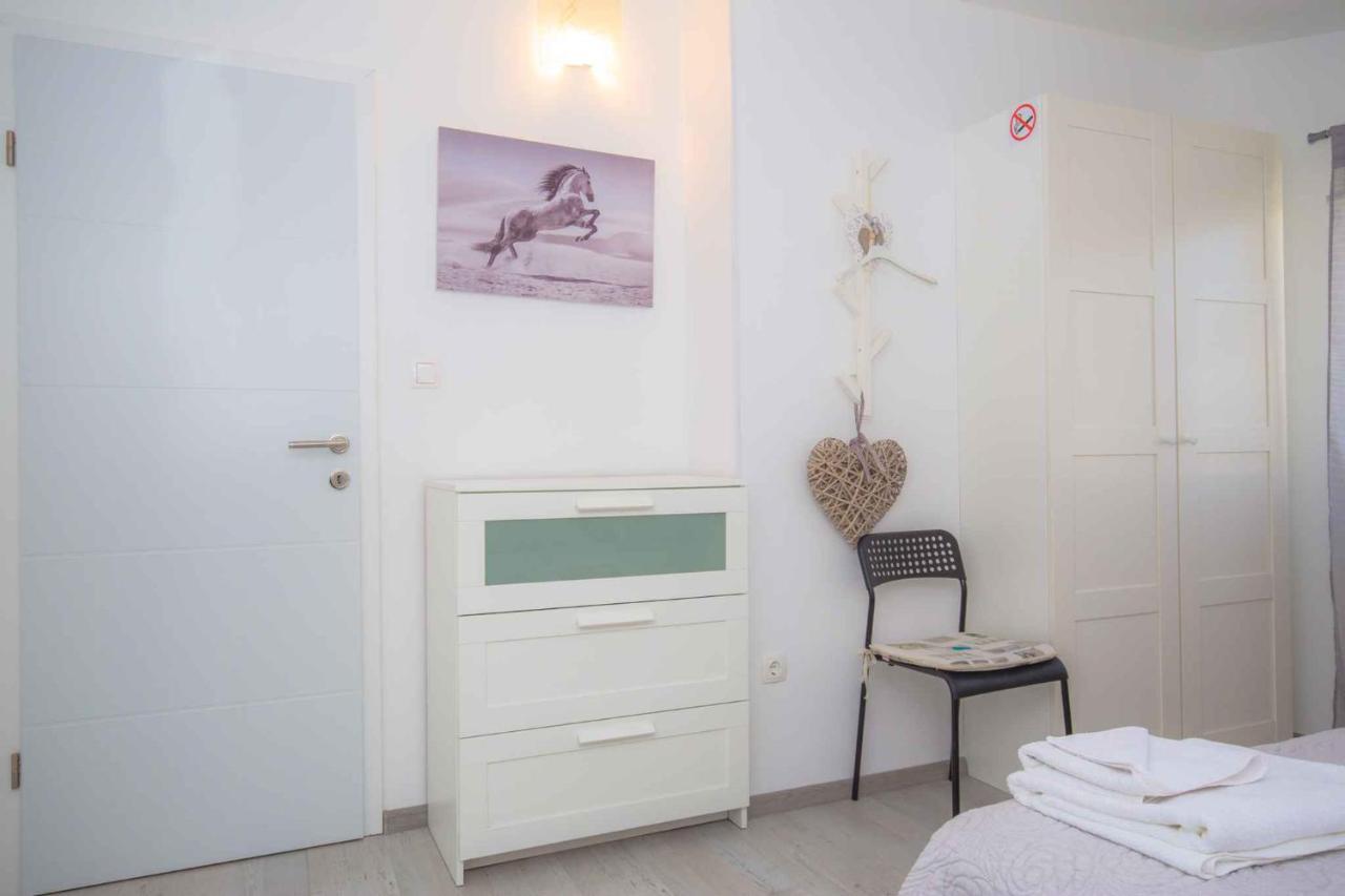 Apartments In Rogoznica 36019 Luaran gambar