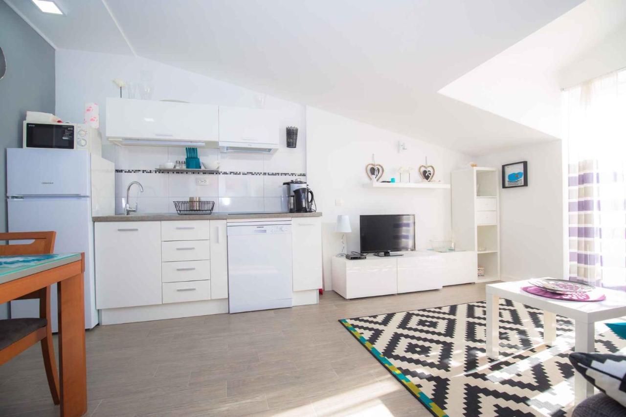 Apartments In Rogoznica 36019 Luaran gambar