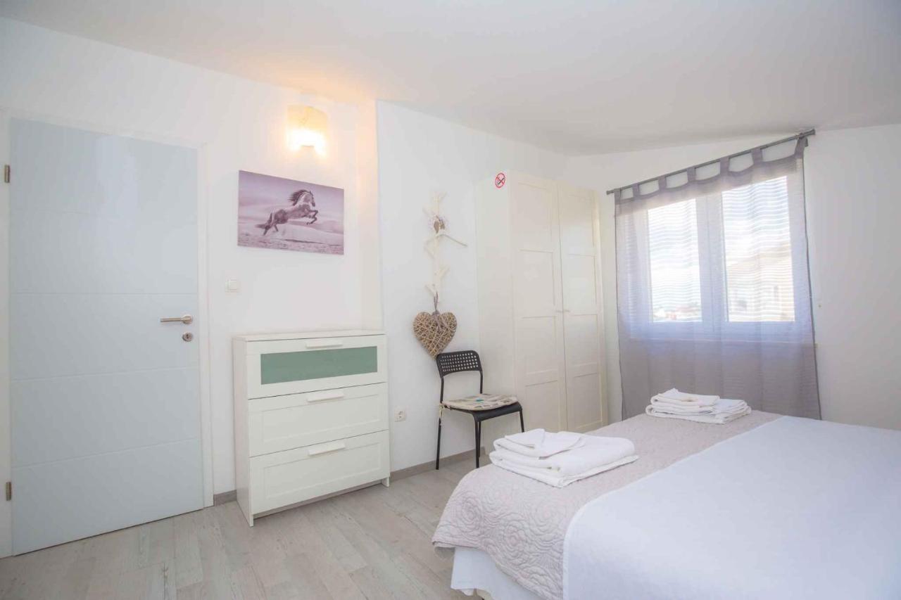 Apartments In Rogoznica 36019 Luaran gambar