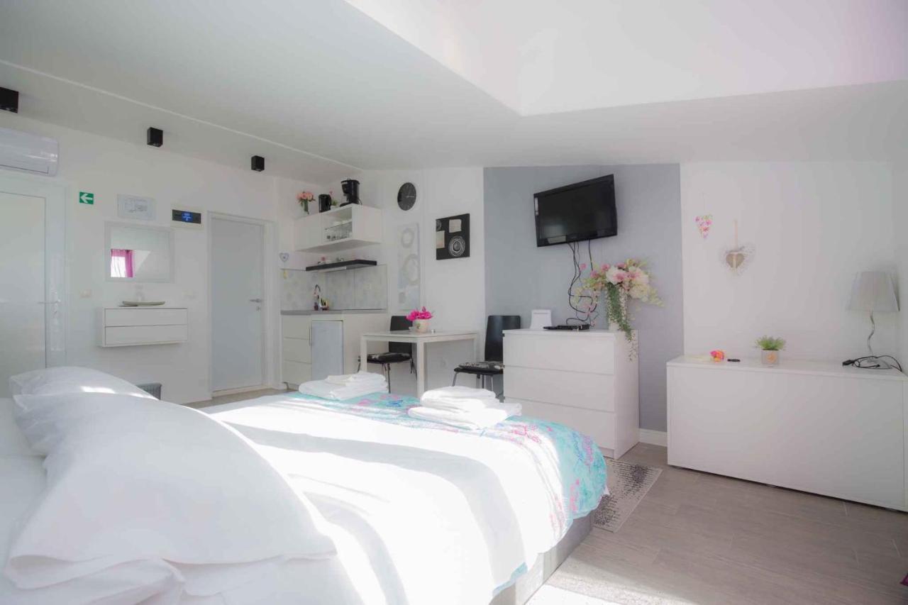 Apartments In Rogoznica 36019 Luaran gambar