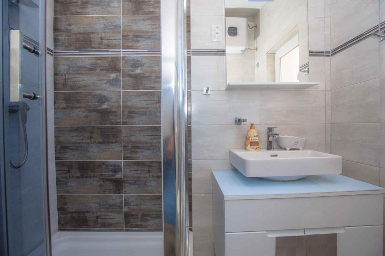 Apartments In Rogoznica 36019 Luaran gambar