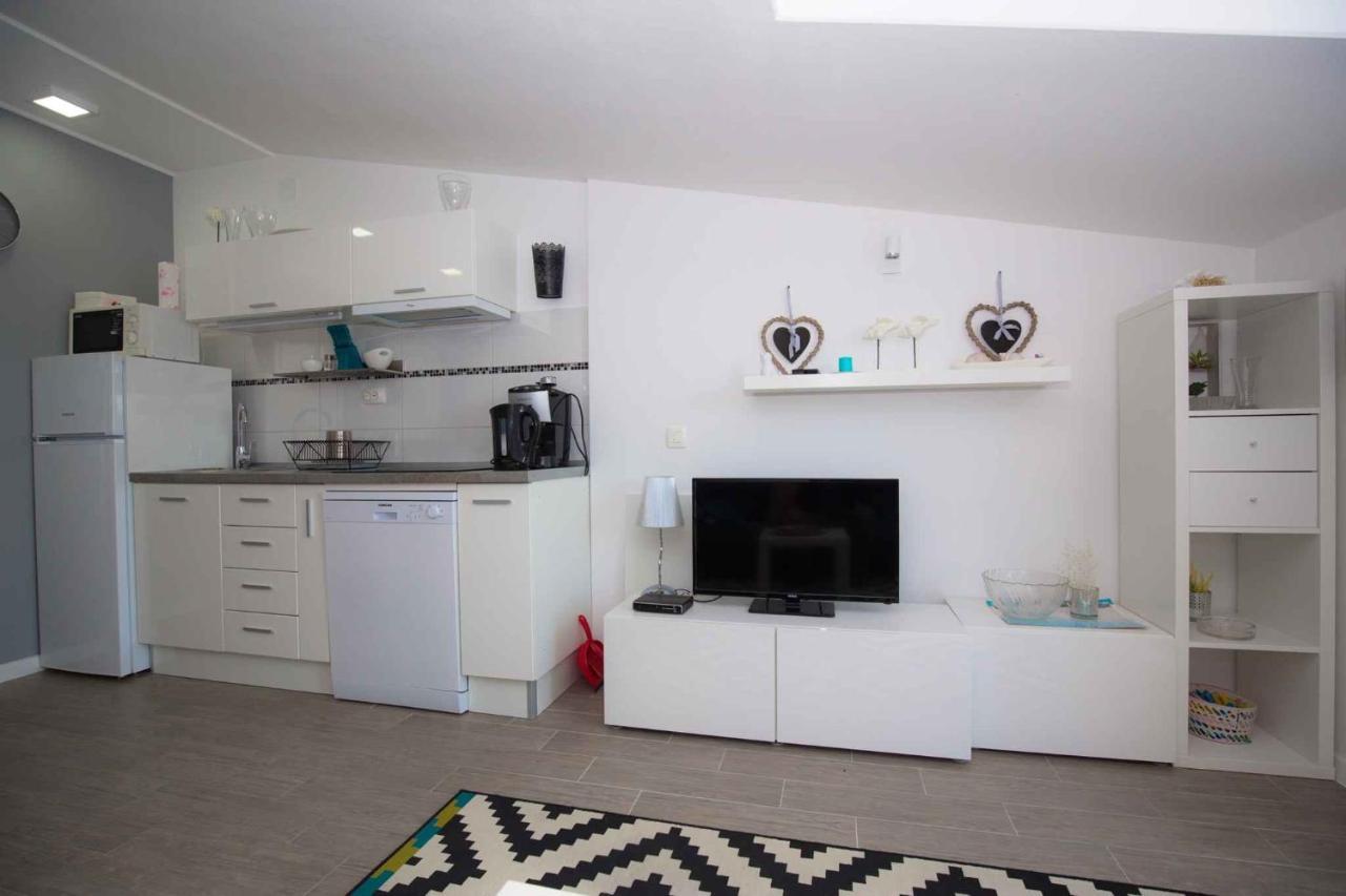Apartments In Rogoznica 36019 Luaran gambar