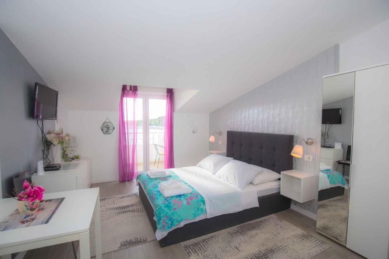 Apartments In Rogoznica 36019 Luaran gambar
