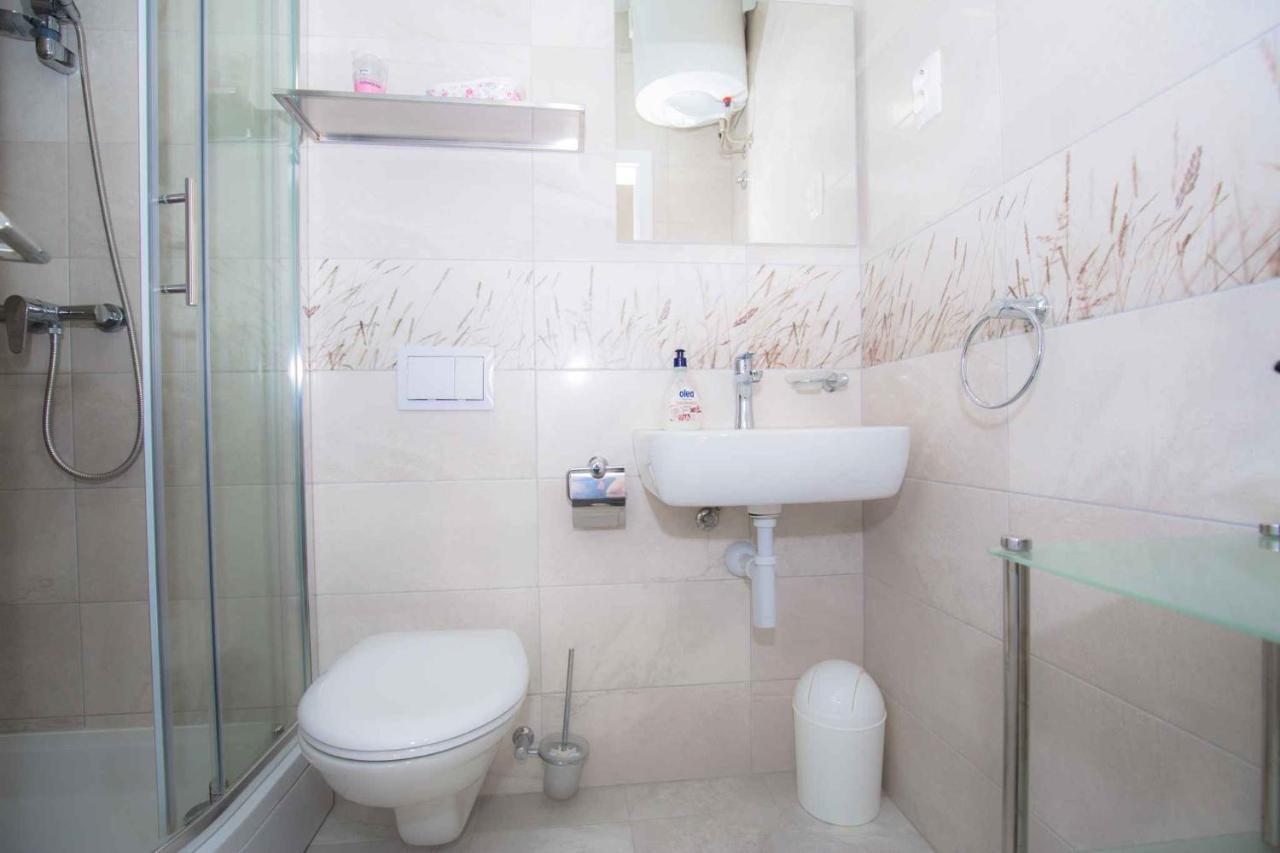 Apartments In Rogoznica 36019 Luaran gambar