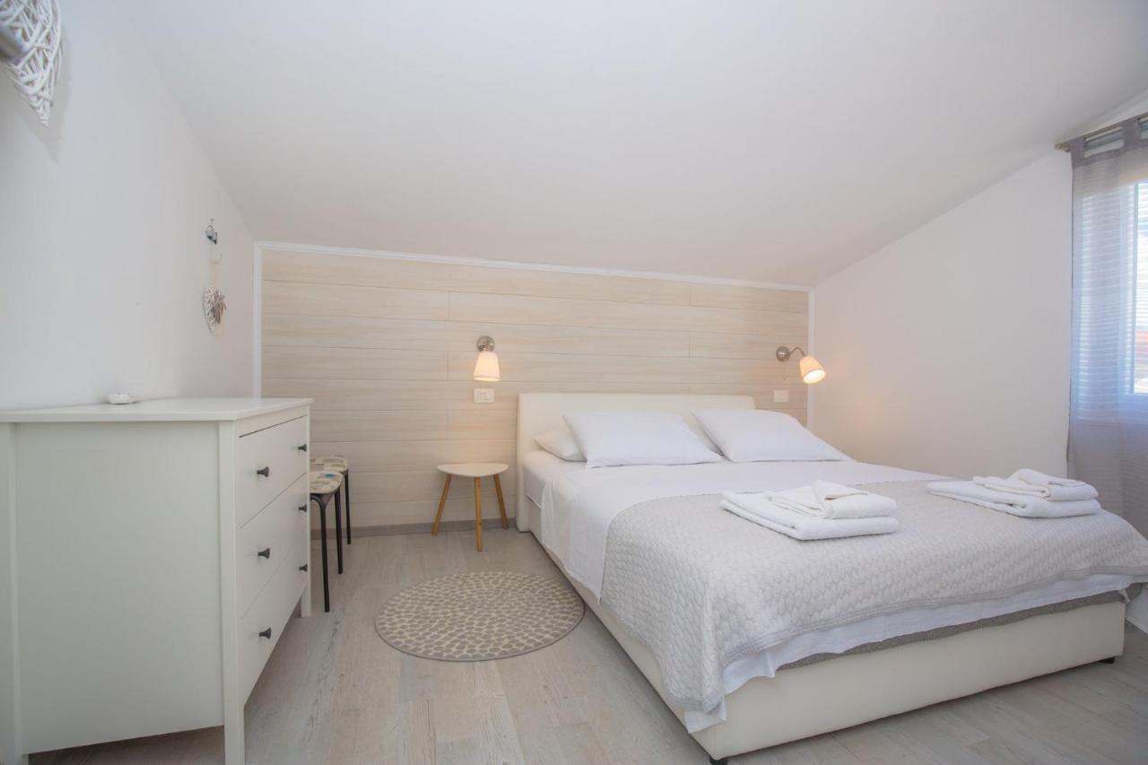 Apartments In Rogoznica 36019 Luaran gambar